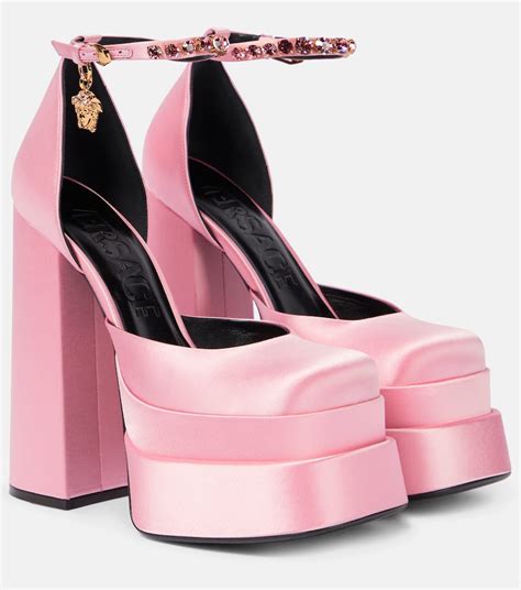 versace plataformas|Versace platform shoes.